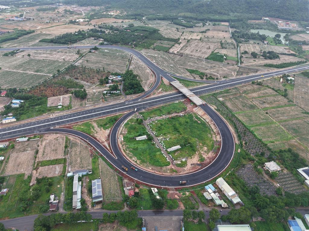 Cao tốc Biên Hòa - Vũng Tàu: Hoàn thành 2 cầu vượt ngang cuối cùng trong tháng 8